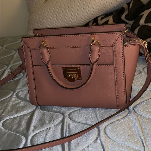 Micheal Kors purse - Picture 2 of 6